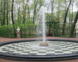 It is the oldest garden of the city but still is the most favorite tourist attraction due to its beauty, artifacts, fountains, ponds, and other attrac
